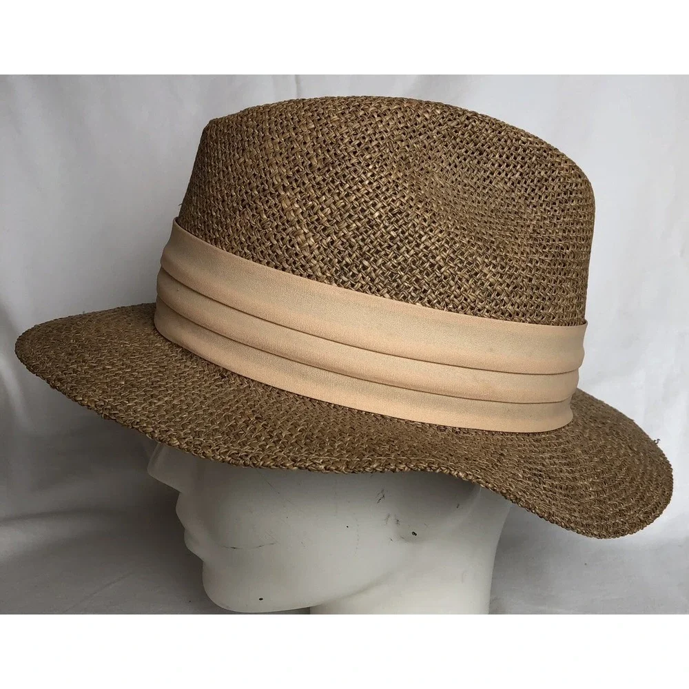 United Hatters Cap Millinery Wrks *** preowned